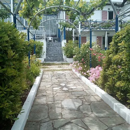 Hotel Kinira Гостевой дом Коинира